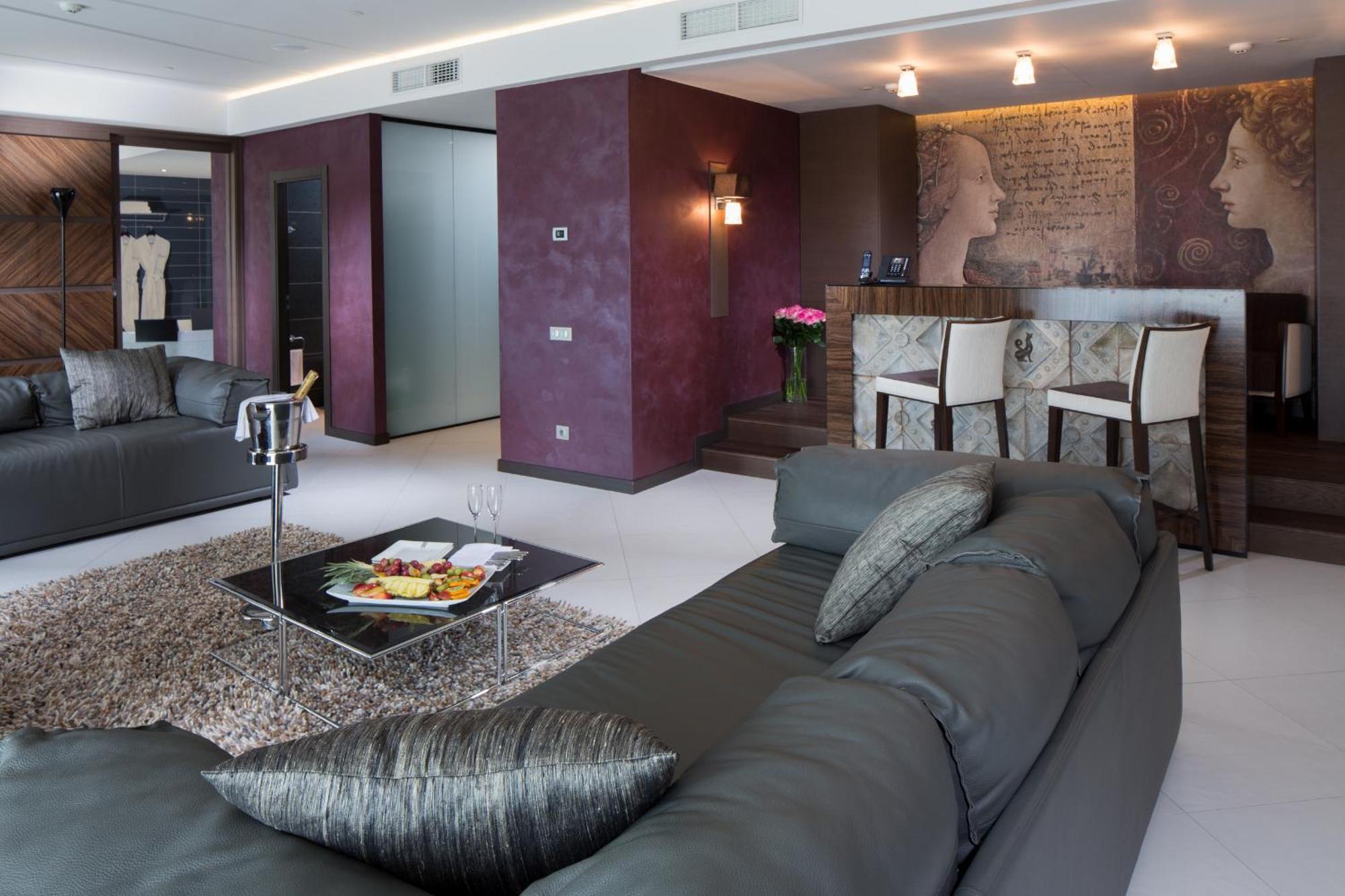 Mirotel Resort And Spa Truskavets Oda fotoğraf A penthouse apartment in the complex