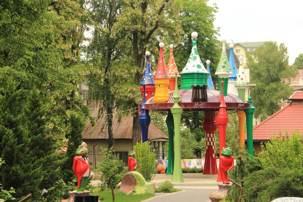 Mirotel Resort And Spa Truskavets Dış mekan fotoğraf The Children's Fairy Tale Forest